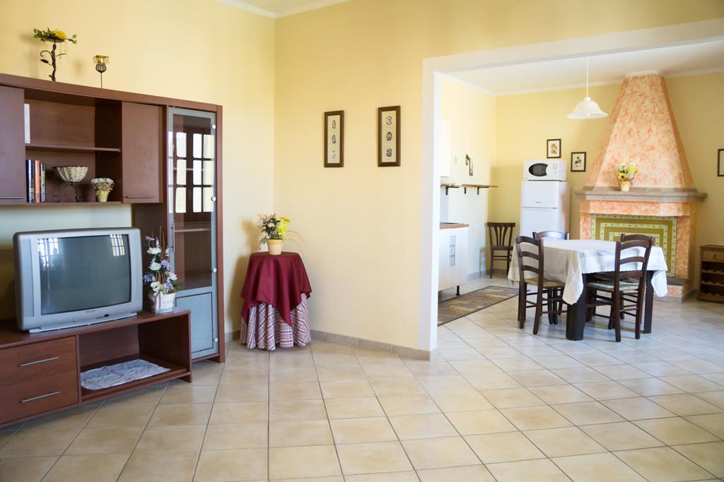 Casa Vacanza da Luisa San Giovanni Suèrgiu Esterno foto